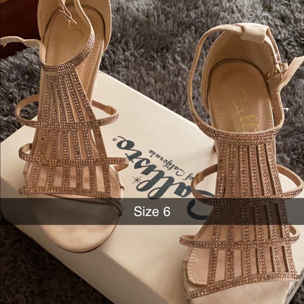 Shoes - Picture 2 of 3
